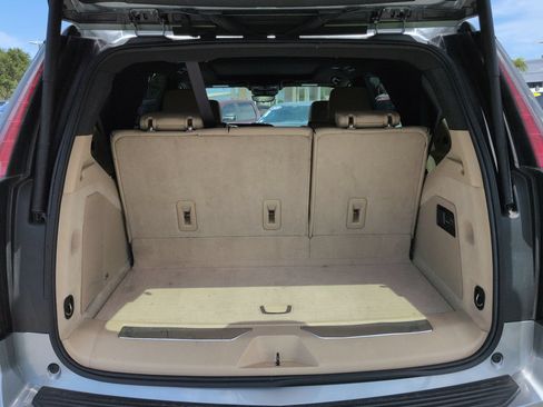 Used 2024 Cadillac Escalade Premium Luxury RWD image 13