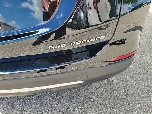 Used 2023 Chevrolet Equinox Premier AWD/4WD image 16