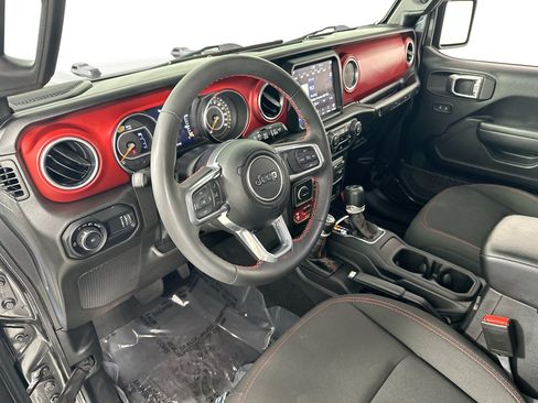 Used 2023 Jeep Wrangler Unlimited Rubicon w/ Cold Weather Group AWD/4WD image 9