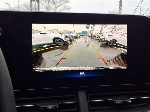 Used 2025 Chevrolet Trax LT image 7