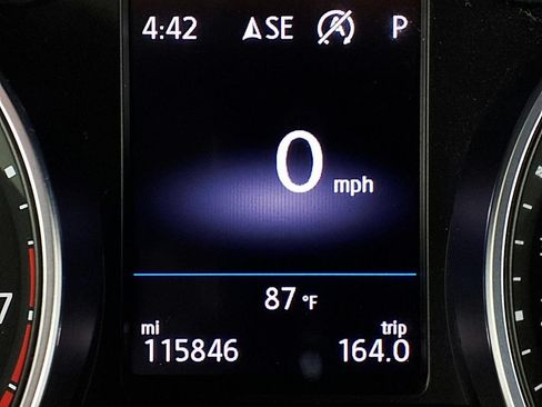 Used 2021 Volkswagen Tiguan SEL FWD image 18