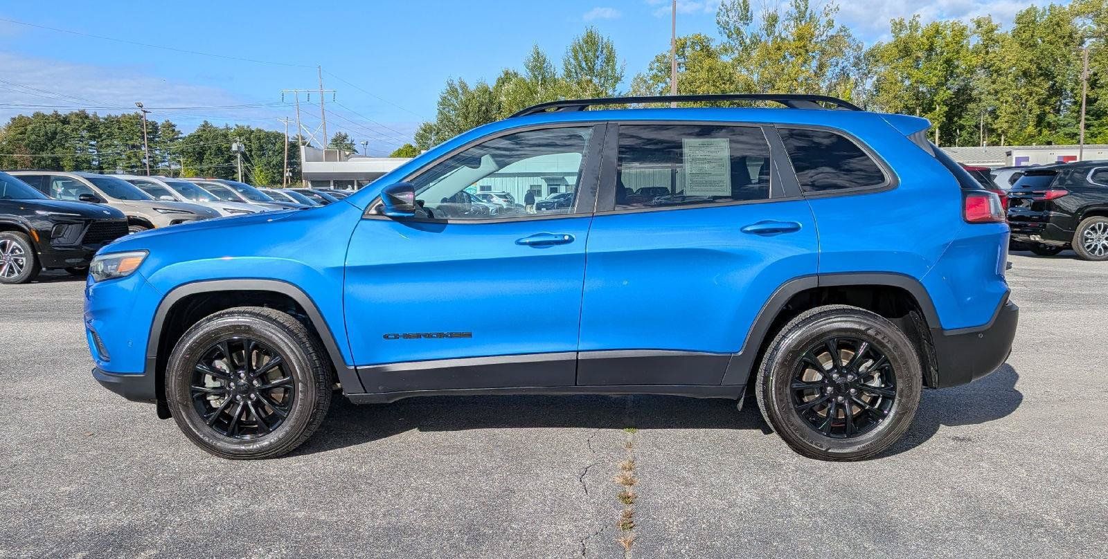 Used 2023 Jeep Cherokee Altitude Lux w/ Lux Elite Package AWD/4WD image 5