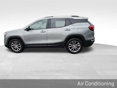 Used 2024 GMC Terrain SLT FWD image 17