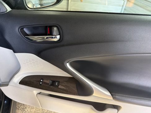 Used 2010 Lexus IS 350 w/ Preferred Accessory Package RWD image 17
