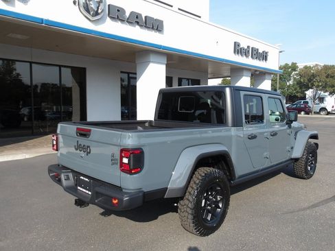 New 2025 Jeep Gladiator Willys image 8