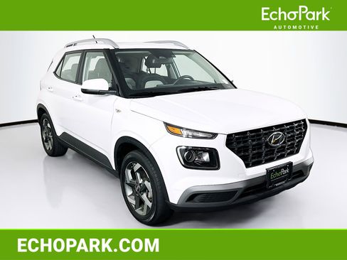 Used 2025 Hyundai Venue SEL FWD image 1