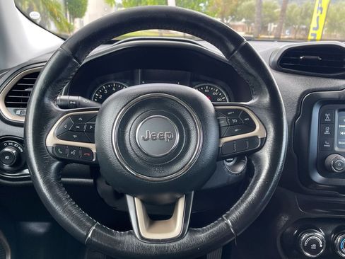 Used 2017 Jeep Renegade Latitude FWD image 25