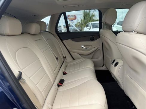 Used 2022 Mercedes-Benz GLC 300 4MATIC w/ Premium Package Lite image 18