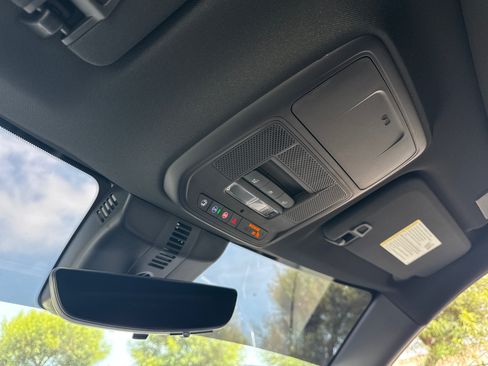 Used 2026 GMC Acadia Elevation w/ Elevation Premium Package FWD image 30