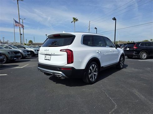 Used 2022 Kia Telluride EX w/ EX Premium Package image 10