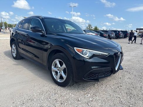 Used 2019 Alfa Romeo Stelvio AWD image 3