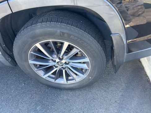 Used 2019 Toyota Highlander XLE w/ Protection Package #3 image 11