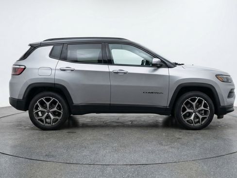 Used 2025 Jeep Compass Limited image 11