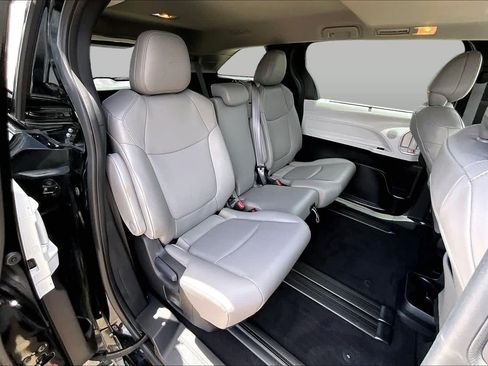 Used 2025 Toyota Sienna XLE w/ XLE Plus Package FWD image 20