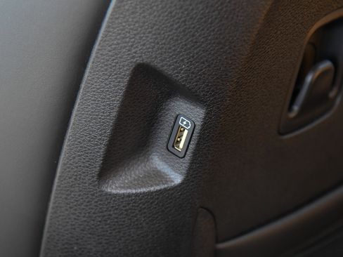 Used 2022 Kia Carnival LX FWD image 39