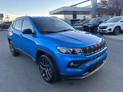 Used 2026 Jeep Compass Latitude AWD/4WD image 4