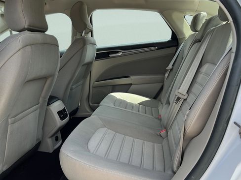 Used 2019 Ford Fusion SE FWD image 12