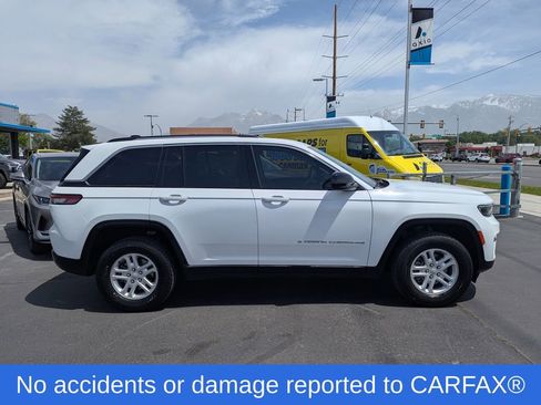 Used 2023 Jeep Grand Cherokee Laredo RWD image 2