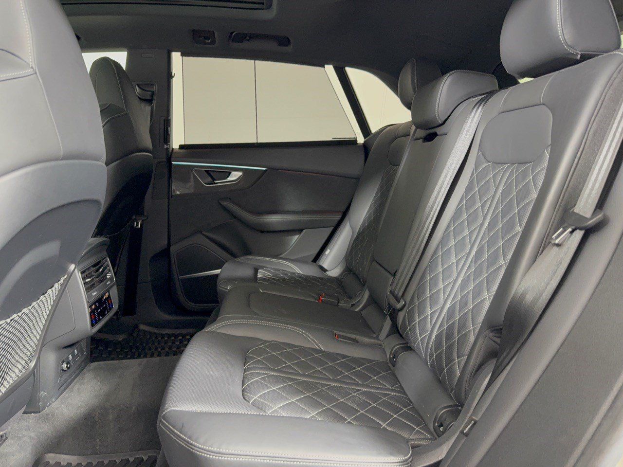 Used 2023 Audi SQ8 Premium Plus AWD/4WD image 25