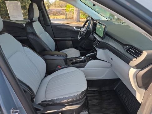 Certified 2025 Ford Escape Platinum w/ Premium Technology Package image 15