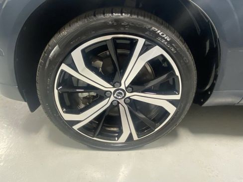 Certified 2024 Volvo XC60 T8 Ultimate w/ Climate Package image 5