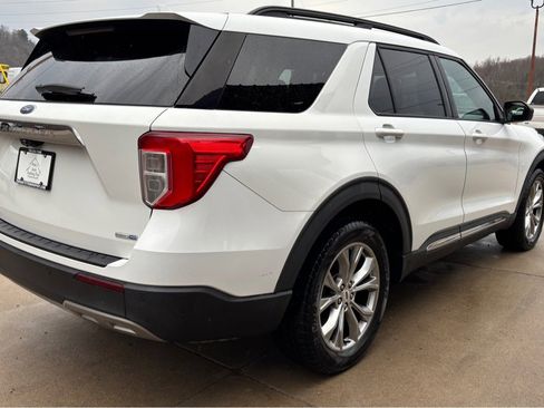 Used 2020 Ford Explorer XLT w/ Equipment Group 202A image 4