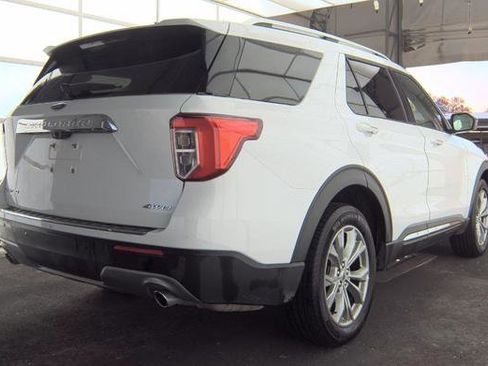 Used 2023 Ford Explorer Limited image 3
