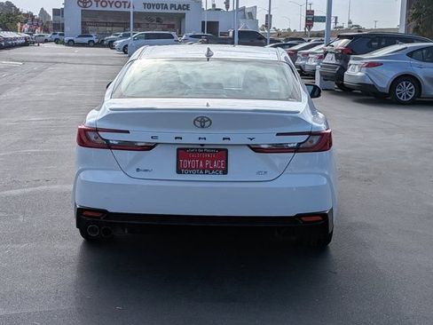 Used 2025 Toyota Camry SE FWD image 9