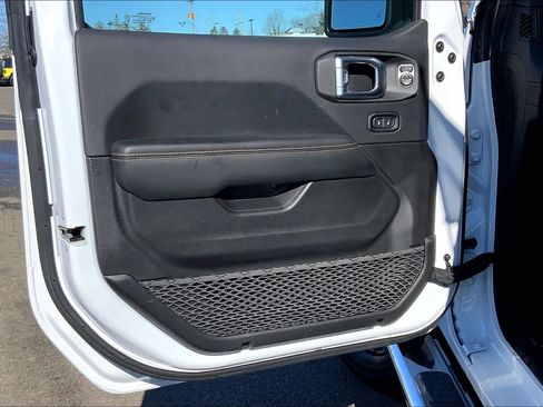 Used 2025 Jeep Wrangler Sahara w/ Safety Group image 19