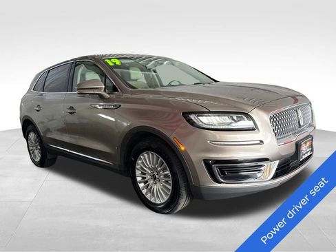 Used 2019 Lincoln Nautilus Premier AWD/4WD image 3