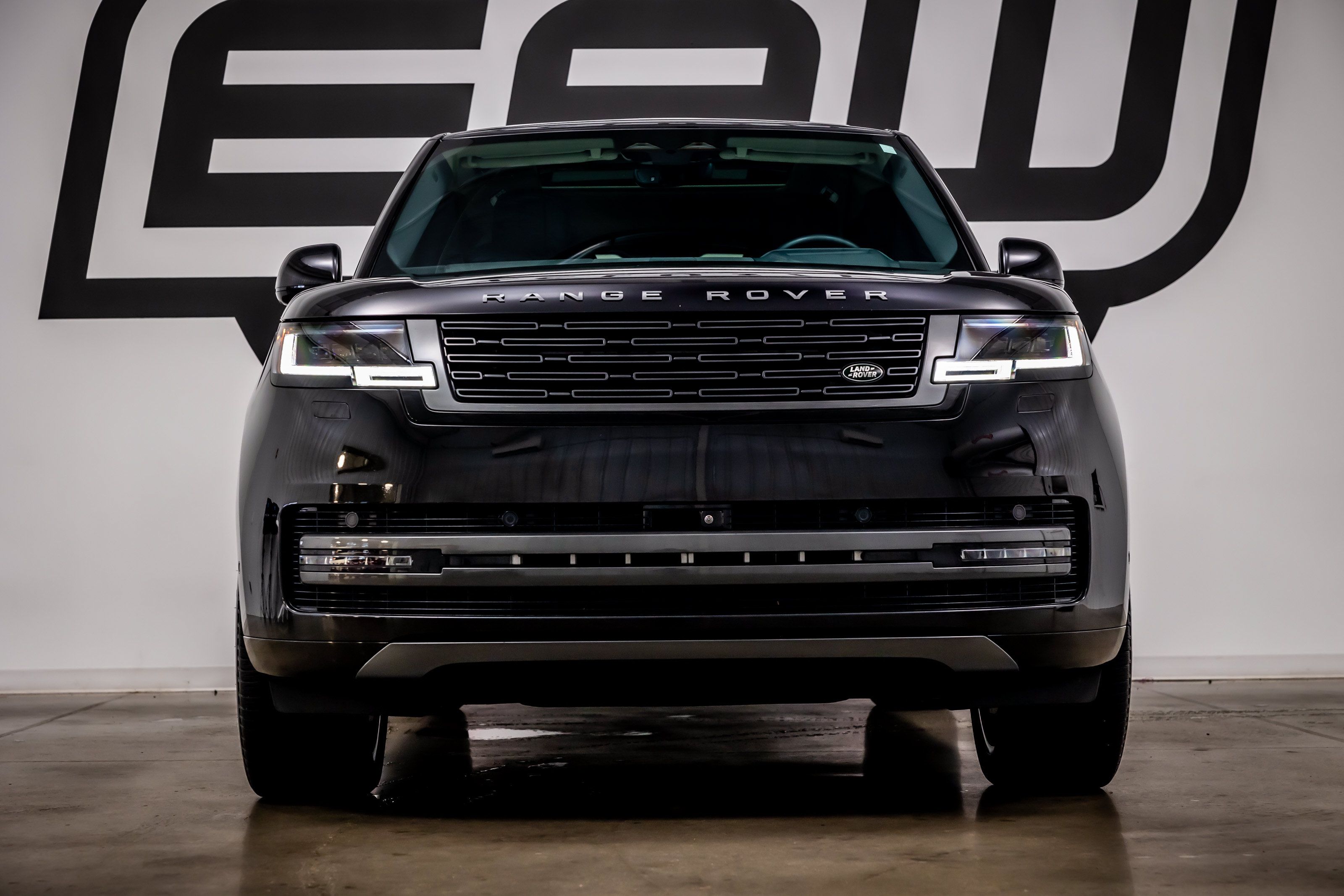 Used 2024 Land Rover Range Rover SE AWD/4WD image 4