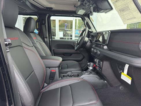 New 2025 Jeep Wrangler Rubicon w/ XTREMEE 35" Tire Package image 18