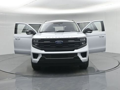Used 2025 Ford Expedition Active RWD image 33