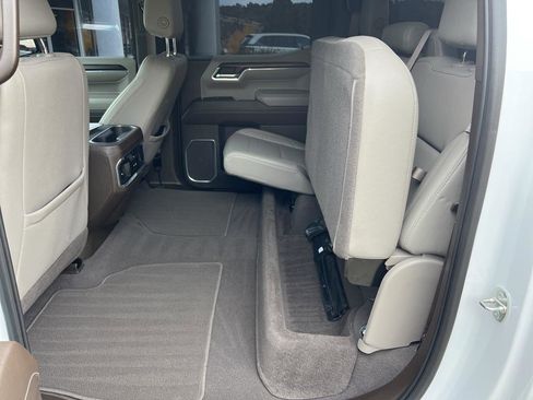 Used 2022 GMC Sierra 1500 SLT w/ SLT Convenience Package image 17