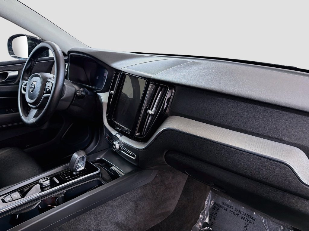 Used 2025 Volvo XC60 B5 Plus AWD/4WD image 31