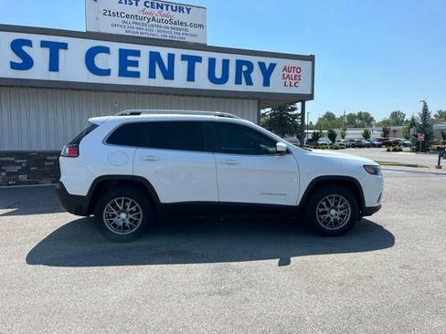 Used 2019 Jeep Cherokee Latitude Plus AWD/4WD image 16