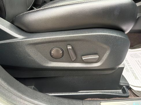 Used 2020 Ford Edge Titanium FWD image 14