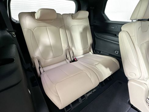 Used 2023 Jeep Grand Cherokee L Limited w/ Luxury Tech Group II RWD image 33