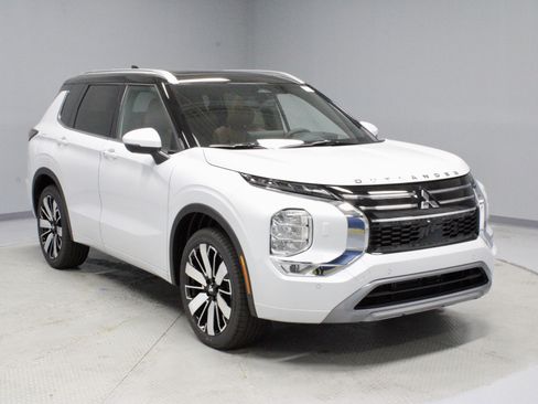New 2025 Mitsubishi Outlander SEL image 2
