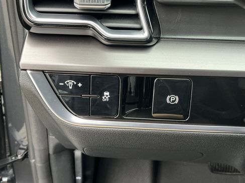 Used 2025 Kia Sportage EX image 17