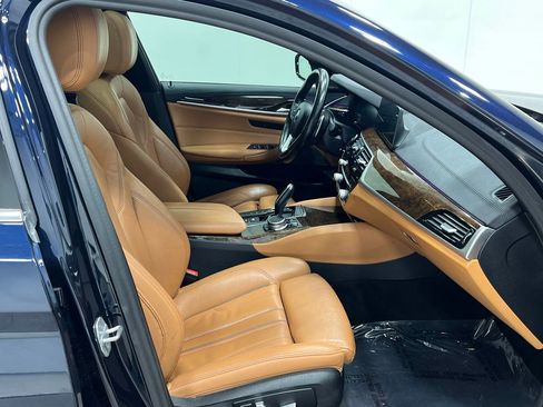 Used 2020 BMW 530e xDrive w/ Premium Package image 35