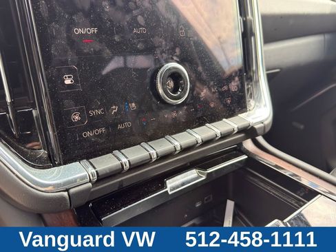 Used 2025 GMC Yukon XL Denali AWD/4WD image 18