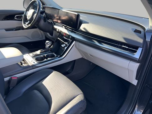 Used 2022 Kia Carnival SX Prestige image 43