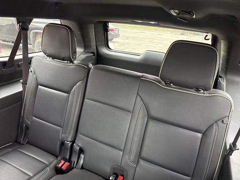 Used 2023 Chevrolet Suburban Premier AWD/4WD image 21