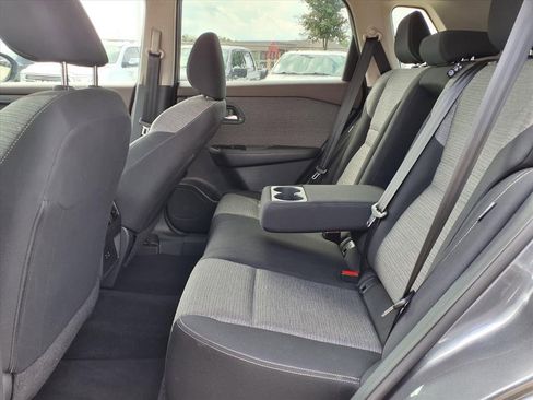 Used 2023 Nissan Rogue SV image 4