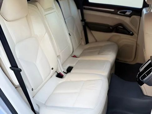 Used 2012 Porsche Cayenne Turbo image 15