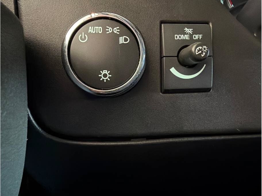 Used 2018 Chevrolet Express 2500 w/ Driver Convenience Package RWD image 20