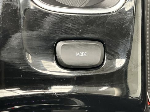 Used 2023 Buick Envision Avenir image 17