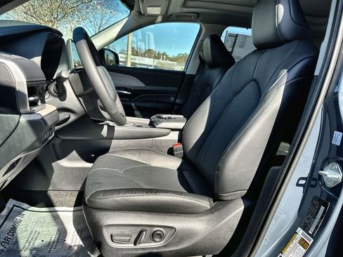 Used 2024 Toyota Grand Highlander Limited image 20