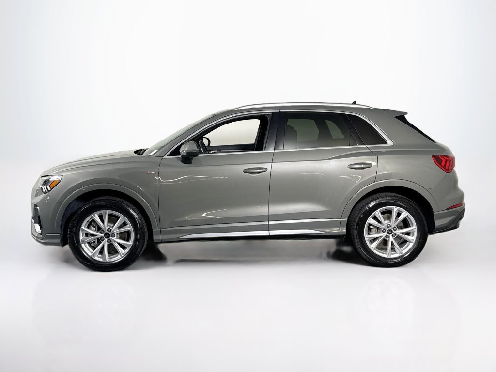 Used 2024 Audi Q3 2.0T Premium w/ Convenience Package AWD/4WD image 2